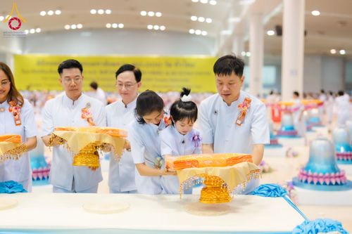 ภาพ No.134394:พิธีทอดผ้าป่าสมทบ มหาสังฆทาน 10,000 วัด ทั่วไทย วันอาทิตย์ต้นเดือนที่ 7 เมษายน พ.ศ.2567 ณ ห้องแก้วสารพัดนึก 1 สภาธรรมกายสากล  วัดพระธรรมกาย จ.ปทุมธานี