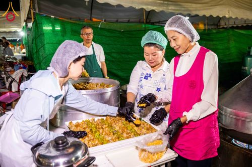 ภาพ No.301720:วันที่ 24 มกราคม พ.ศ. 2569 พิธีถวายภัตตาหารเป็นสังฆทาน แด่พระธรรมยาตรา ณ อนุสรณ์สถานบางปลา วัดบางปลา อำเภอบางเลน จังหวัดนครปฐม ในโครงการธรรมยาตรา กตัญญูบูชา มหาปูชนียาจารย์ พระมงคลเทพมุนี(สด จนฺทสโร) พระผู้ปราบมาร อนุสรณ์สถาน 7 แห่ง ปีที่ 14