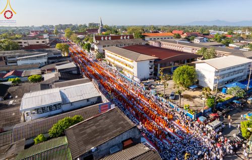 ภาพ No.311244:วันเสาร์ที่ 28 กุมภาพันธ์ พ.ศ. 2569 พิธีตักบาตรพระมหากุศล 11,250 รูป เฉลิมฉลอง 1,250 ปีศรีธรรมราชเจดีย์ สู่มรดกโลก ณ ถนนราชดำเนิน บริเวณหน้าวัดพระมหาธาตุวรมหาวิหาร อ.เมือง จ.นครศรีธรรมราช