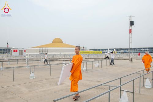 ภาพ No.326343:วันที่ 26 -27 เมษาบน พ.ศ.2569 การเก็บงานแผ่นหน้าโต๊ะที่ลานธรรม งานถวายมหาสังฆทาน 40,000 กว่าวัดทั่วประเทศ ณ ลานธรรม วัดพระธรรมกาย