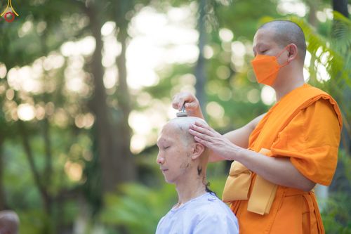 ภาพ No.78656:พิธีตัดปอยผมและปลงผมนาคธรรมทายาท  โครงการบรรพชาและอุปสมบทหมู่ วันคุ้มครองโลก วันที่ 26 มีนาคม พ.ศ.2566 ณ หมู่บ้านบรรลุธรรม วัดพระธรรมกาย