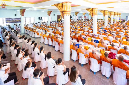 ภาพ No.83188:พิธีถวายสังฆทาน 323 วัด 4 จังหวัดชายแดนภาคใต้ ปีที่ 19 ครั้งที่ 163 พิธีมอบกองทุนหนุนแรงใจช่วยครูใต้ ปีที่ 16 ครั้งที่ 128  และพิธีทำบุญอุทิศส่วนกุศลให้ผู้วายชนม์ ในวันเสาร์ที่ 8 กรกฎาคม พ.ศ. 2566 ณ หอประชุม อาคารพระสุทธิสมณวัตรานุสรณ์   วัดมุจลินทวาปีวิ