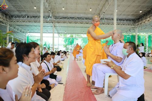 ภาพ No.83587:พิธีตัดปอยผมและปลงผม ในโครงการบรรพชาอุปสมบทหมู่ ธรรมทายาทรุ่นเข้าพรรษา ณ วัดพระธรรมกาย วันอาทิตย์ที่ 16 กรกฎาคม พ.ศ.2566