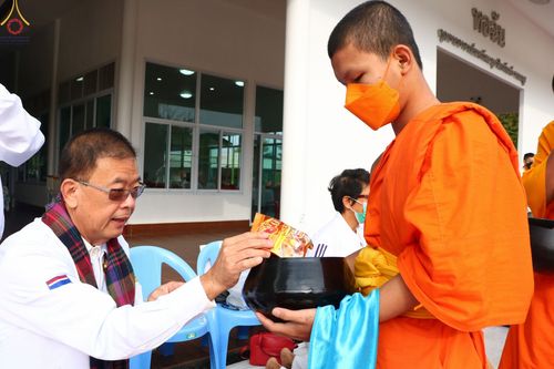 ภาพ No.68556:พิธีเจริญพระพุทธมนต์และตักบาตรพระ ๑,๐๐๐ รูป บำเพ็ญกุศลเพื่อถวายพระพรชัยแด่ สมเด็จพระเจ้าลูกเธอเจ้าฟ้าพัชรกิติยาภา นเรนทิราเทพยวดี กรมหลวงราชสาริณีสิริพัชร มหาวัชรราชธิดา และ ฉลองเมืองลำปาง ๑,๓๔๒ ปี วันศุกร์ที่ ๓๐ ธันวาคม พ.ศ.๒๕๖๕ ณ ศูนย์ปฏิบัติธรรมลำปาง 