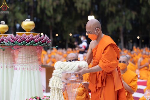 ภาพ No.69328:พิธีจุดประทีปถวายเป็นพุทธบูชา และบูชาธรรมมหาปูชนียาจารย์ ในโครงการธรรมยาตรากตัญญูบูชา มหาปูชนียาจารย์ พระมงคลเทพมุนี(สด จนฺทสโร) พระผู้ปราบมาร ปีที่ 11 ณ อนุสรณ์สถานมหาวิหารพระมงคลเทพมุนี อ.สองพี่น้อง จ.สุพรรณบุรี