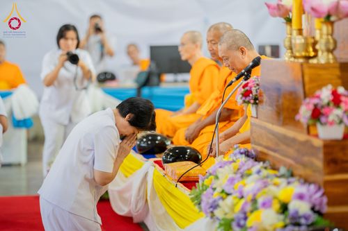 ภาพ No.336531:วันอาทิตย์ที่ 21 มิถุนายน 2569  พิธีตักบาตรพระใหม่ โครงการอุปสมบทหมู่ รุ่นผู้บริหาร  ณ วิหารคด วัดพระธรรมกาย