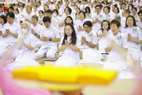 ภาพ No.318314:วันอาทิตย์ต้นเดือนที่ 5 เมษายน พ.ศ.2569 พิธีบูชาข้าวพระ ณ สภาธรรมกายสากล วัดพระธรรมกาย