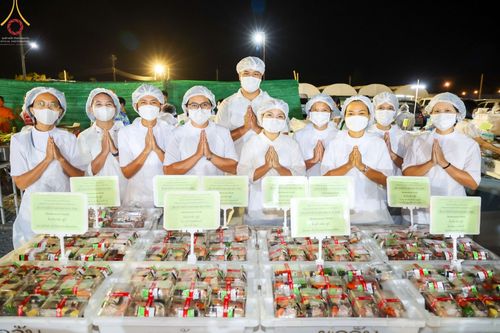 ภาพ No.74102:พิธีถวายภัตตาหารเป็นสังฆทาน แด่คณะพระธรรมยาตราฯ ในโครงการธรรมยาตรากตัญญูบูชา มหาปูชนียาจารย์ พระมงคลเทพมุนี(สด จนฺทสโร) พระผู้ปราบมาร อนุสรณ์สถาน 7 แห่ง ปีที่ 11 วันที่ 25 มกราคม พ.ศ. 2566