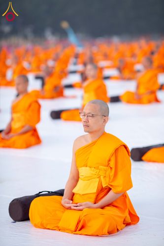 ภาพ No.299774:วันที่ 19 มกราคม พ.ศ.2569 พระธรรมยาตราปฏิบัติธรรมและถ่ายภาพหมู่ประวัติศาสตร์ ณ อนุสรณ์สถานลำดับที่ 5 สถานที่เผยแผ่วิชชาธรรมกายครั้งแรก  อนุสรณ์สถานบางปลาวัดบางปลา อ.บางเลน จ.นครปฐม ในโครงการธรรมยาตรา กตัญญูบูชา มหาปูชนียาจารย์ พระมงคลเทพมุนี(สด จนฺทสโร) 
