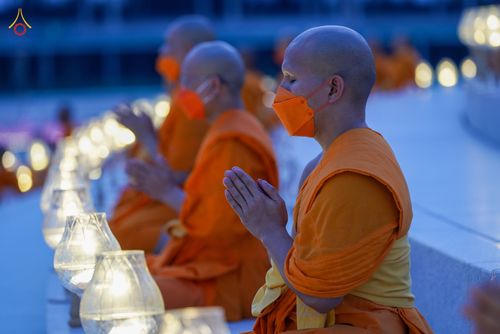 ภาพ No.81770:พิธีจุดวิสาขประทีปและเวียนประทักษิณ เนื่องในวันวิสาขบูชา วันเสาร์ที่ 3 มิถุนายน 2566 ณ ลานธรรมพระมหาธรรมกายเจดีย์ วัดพระธรรมกาย จ.ปทุมธานี