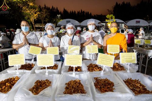 ภาพ No.71437:พิธีถวายภัตตาหารเป็นสังฆทาน แด่คณะพระธรรมยาตราฯ ในโครงการธรรมยาตรากตัญญูบูชา มหาปูชนียาจารย์ พระมงคลเทพมุนี(สด จนฺทสโร) พระผู้ปราบมาร อนุสรณ์สถาน 7 แห่ง ปีที่ 11 วันที่ 16 มกราคม พ.ศ. 2566