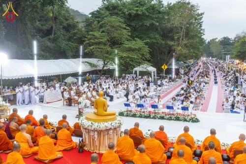 ภาพ No.285887:วันเสาร์ที่ 13 ธันวาคม พ.ศ.2568 พิธีตักบาตรพระภิกษุสามเณร 1,000 รูป ณ บริเวณหน้าอุทยานแห่งชาติเขาใหญ่ อำเภอปากช่อง จ.นครราชสีมา