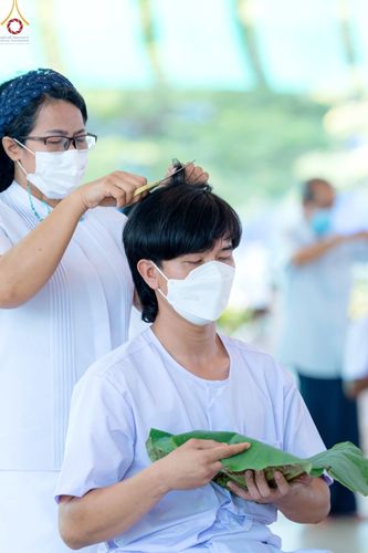 ภาพ No.63596:พิธีปลงผมนาคธรรมทายาท โครงการอุปสมบทบูชาธรรม มหาปูชนียาจารย์ประจำปี 2565 วันที่ 19 พฤศจิกายน พ.ศ. 2565 ณ สภาธรรมกายสากล วัดพระธรรมกาย