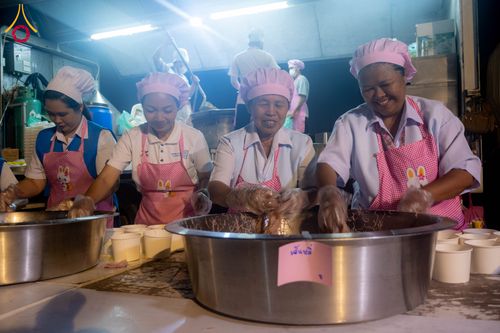 ภาพ No.297807:วันที่ 19 มกราคม พ.ศ. 2569 พิธีถวายภัตตาหารเป็นสังฆทาน แด่พระธรรมยาตรา ณ อนุสรณ์สถานบางปลา วัดบางปลา อำเภอบางเลน จังหวัดนครปฐม ในโครงการธรรมยาตรา กตัญญูบูชา มหาปูชนียาจารย์ พระมงคลเทพมุนี(สด จนฺทสโร) พระผู้ปราบมาร อนุสรณ์สถาน 7 แห่ง ปีที่ 14