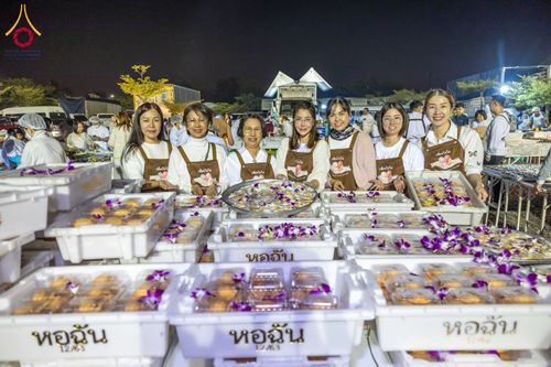 ภาพ No.294744:วันที่ 15 มกราคม พ.ศ. 2569 พิธีถวายภัตตาหารเป็นสังฆทาน แด่พระธรรมยาตรา ณ วัดโบสถ์บน ต.บางคูเวียง จ.นนทบุรี อนุสรณ์สถานลำดับที่ 4 สถานที่เกิดด้วยกายธรรม ในโครงการธรรมยาตรา กตัญญูบูชา มหาปูชนียาจารย์ พระมงคลเทพมุนี(สด จนฺทสโร) พระผู้ปราบมาร อนุสรณ์สถาน 7 แ