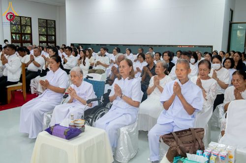 ภาพ No.316102:วันศุกร์ที่ 27 มีนาคม พ.ศ. 2569 พิธีบำเพ็ญกุศล คุณพ่อณรงค์ จินตมากุล  สิริอายุ 99 ปี 11 เดือน โยมบิดา พระครูปลัดรัตนวีรวัฒน์ (รังสฤษดิ์ อิทฺธิจินตโก) ที่ปรึกษาเจ้าคณะจังหวัดปทุมธานี เจ้าอาวาสวัดพระธรรมกาย  ณ ห้องปลูกศรัทธา 2 วัดพระธรรมกาย ปทุมธานี