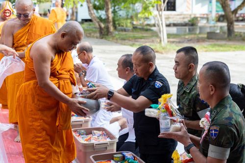 ภาพ No.137641:พิธีตักบาตร พิธีถวายสังฆทานแด่คณะสงฆ์ 323 วัด พิธีทำบุญอุทิศส่วนกุศลแด่ผู้วายชนม์ ในเหตุการณ์ความไม่สงบ 4 จังหวัดชายแดนภาคใต้ ปีที่ 20 ครั้งที่ 169 และพิธีมอบกองทุนหนุนแรงใจช่วยครูใต้ ปีที่ 17 ครั้งที่ 134 วันที่ 25 พฤษภาคม พ.ศ.2567 อ.ตากใบ จ.นราธิวาส
