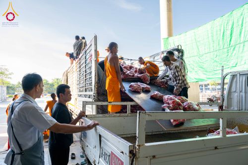 ภาพ No.279428:วันที่ 19-26 ธันวาคม พ.ศ. 2568 และ วันที่ 1 มกราคม พ.ศ.2569 รับบุญปลิดกลีบดอกไม้ เพื่อโปรยต้อนรับพระธรรมยาตรา