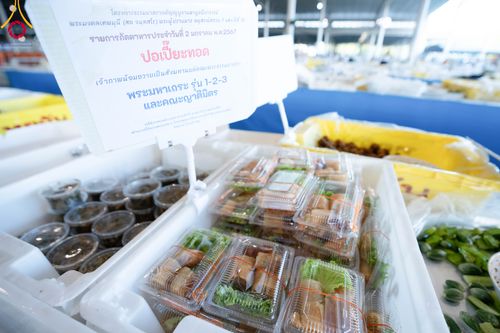 ภาพ No.105412:พิธีถวายภัตตาหารเป็นสังฆทาน แด่คณะพระธรรมยาตราฯ ในโครงการธรรมยาตรากตัญญูบูชา มหาปูชนียาจารย์ พระมงคลเทพมุนี(สด จนฺทสโร) พระผู้ปราบมาร อนุสรณ์สถาน 7 แห่ง ปีที่ 12 วันที่ 2 มกราคม พ.ศ. 2567 ณ สภาธรรมกายสากล วัดพระธรรมกาย