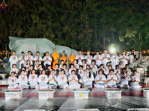 ภาพ No.300663:ภาพเบื้องหลังอาสาสมัครรวมใจ ชุดที่ 3 ในโครงการธรรมยาตรา กตัญญูบูชา มหาปูชนียาจารย์ พระมงคลเทพมุนี(สด จนฺทสโร) พระผู้ปราบมาร อนุสรณ์สถาน 7 แห่ง ปีที่ 14