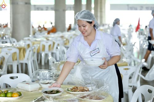 ภาพ No.323704:วันที่ 22 เมษายน พ.ศ.2569(วันคุ้มครองโลก) งานถวายมหาสังฆทาน 40,000 กว่าวัดทั่วประเทศ คณะสงฆ์ฉันภัตตาหารเพล