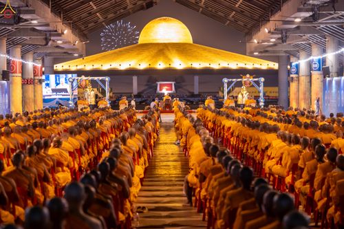 ภาพ No.280427:วันที่ 31 ธันวาคม พ.ศ.2568 -วันที่ 1 มกราคม พ.ศ.2569 พิธีฉลองชัยสวดมนต์บทธัมมจักกับปปวัตนสูตร ครบ 8,000,000,000 จบ , พิธีสวดมนต์ข้ามปี ณ วัดพระธรรมกาย