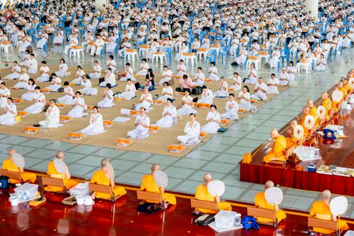 ภาพ No.328802:วันเสาร์ที่ 16 พฤษภาคม พ.ศ.2569 พิธีบุพเปตพลี ครั้งที่ 183 ร่วมอุทิศบุญแด่หมู่ญาติที่ล่วงลับไปแล้ว และสืบทอดอายุพระพุทธศาสนา ณ หอฉันคุณยายอาจารย์ฯ  วัดพระธรรมกาย