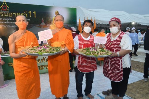 ภาพ No.69989:พิธีถวายภัตตาหารเป็นสังฆทาน แด่คณะพระธรรมยาตราฯ ในโครงการธรรมยาตราฯ ปีที่ 11 ณ อนุสรณ์สถานมหาวิหารพระมงคลเทพมุนี อ.สองพี่น้อง จ.สุพรรณบุรี วันที่ 10 มกราคม พ.ศ. 2566
