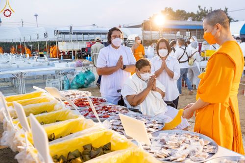 ภาพ No.71159:พิธีถวายภัตตาหารเป็นสังฆทาน แด่คณะพระธรรมยาตราฯ ในโครงการธรรมยาตราฯ ปีที่ 11 ณ อนุสรณ์สถานคลองบางนางแท่น อ.สามพราน จ.นครปฐม วันที่ 14 มกราคม พ.ศ. 2566