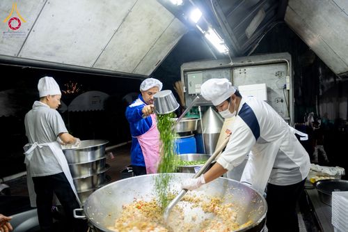 ภาพ No.293413:วันที่ 13 มกราคม พ.ศ. 2569 พิธีถวายภัตตาหารเป็นสังฆทาน แด่พระธรรมยาตรา ณ อนุสรณ์สถานมหาวิหารพระมงคลเทพมุนี (โลตัสแลนด์) อ.สองพี่น้อง จ.สุพรรณบุรี ในโครงการธรรมยาตรา กตัญญูบูชา มหาปูชนียาจารย์ พระมงคลเทพมุนี(สด จนฺทสโร) พระผู้ปราบมาร อนุสรณ์สถาน 7 แห่ง ปี