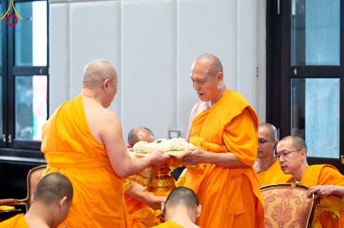ภาพ No.332327:วันเสาร์ที่ 6 มิถุนายน พ.ศ.2569 พิธีต้อนรับสัญญาบัตร พัดยศ พระราชภาวนาวชิรวิเทศ วิ. ณ อุโบสถพระไตรปิฏก วัดพระธรรมกาย