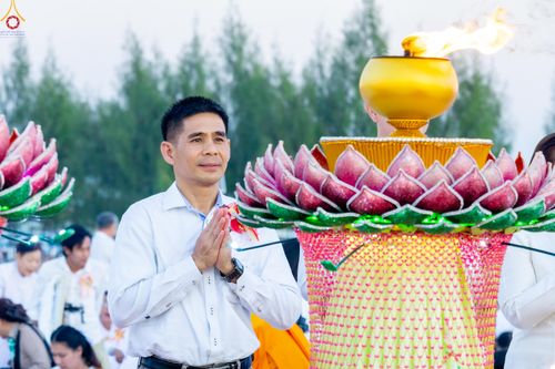 ภาพ No.302161:วันที่ 23 มกราคม พ.ศ. 2569 พิธีจุดประทีปธรรมถวายเป็นพุทธบูชา (ภาพชุดที่ 2) และบูชาธรรมมหาปูชนียาจารย์  ณ อนุสรณ์สถานลำดับที่ 5 สถานที่เผยแผ่วิชชาธรรมกายครั้งแรก อนุสรณ์สถานบางปลา วัดบางปลา อำเภอบางเลน จังหวัดนครปฐม ในโครงการธรรมยาตรา กตัญญูบูชา มหาปูชนีย