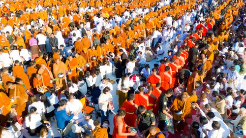 ภาพ No.280259:วันอังคารที่ ๓๐ ธันวาคม พ.ศ. ๒๕๖๘ พิธีตักบาตรพระ ๑,๐๖๙ รูป จังหวัดกาฬสินธุ์   ณ บริเวณสนามหน้าศาลากลาง จังหวัดกาฬสินธุ์ (หลังเก่า)