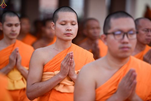 ภาพ No.302877:วันที่ 24 มกราคม พ.ศ. 2569 พิธีจุดประทีปธรรมถวายเป็นพุทธบูชา  และบูชาธรรมมหาปูชนียาจารย์  ณ อาคารธรรมยาตรา กตัญญูบูชามหาปูชนียาจารย์  ตรงข้ามวัดปากน้ำภาษีเจริญ จ.กรุงเทพมหานคร ในโครงการธรรมยาตรา กตัญญูบูชา มหาปูชนียาจารย์ พระมงคลเทพมุนี(สด จนฺทสโร) พระผู