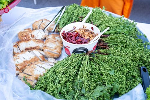 ภาพ No.288346:วันที่ 5 มกราคม พ.ศ. 2569 พิธีถวายภัตตาหารเป็นสังฆทาน แด่พระธรรมยาตรา ในโครงการธรรมยาตรา กตัญญูบูชา มหาปูชนียาจารย์ พระมงคลเทพมุนี(สด จนฺทสโร) พระผู้ปราบมาร อนุสรณ์สถาน 7 แห่ง ปีที่ 14 ณ อนุสรณ์สถานมหาวิหารพระมงคลเทพมุนี (โลตัสแลนด์) อ.สองพี่น้อง จ.สุพรร