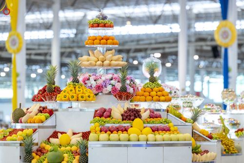 ภาพ No.83021:พิธีตักบาตร ณ บ้านแก้วเรือนทองคุณยายอาจารย์ฯ พิธีบูชาข้าวพระ ณ สภาธรรมกายสากล วัดพระธรรมกาย ในวันอาทิตย์ต้นเดือนที่ 2 ก.ค. พ.ศ.2566