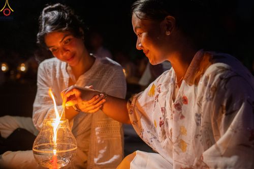 ภาพ No.82058:พิธีจุดวิสาขประทีป 22,000 ดวงและโคมลอย 3,000 ดวง ( Festival  lampion Vesak Indonesia) ณ มหาเจดียบรมพุทโธ อินโดนีเซีย  วันอาทิตย์ที่ 4 มิ.ย. พ.ศ.2566