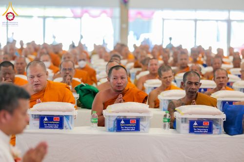 ภาพ No.313782:วันเสาร์ที่ 14 มีนาคม พ.ศ. 2569 พิธีตักบาตรแด่คณะสงฆ์ 323 วัด 4 จังหวัดชายแดนภาคใต้ พิธีถวายสังฆทานแด่คณะสงฆ์ 323 วัด ปีที่ 22 ครั้งที่ 183 พิธีมอบกองทุนหนุนแรงใจช่วยครูใต้ ปีที่ 19 ครั้งที่ 146 และพิธีทำบุญอุทิศส่วนกุศลให้ผู้วายชนม์ ณ ศูนย์ปฏิบัติธรรมภา