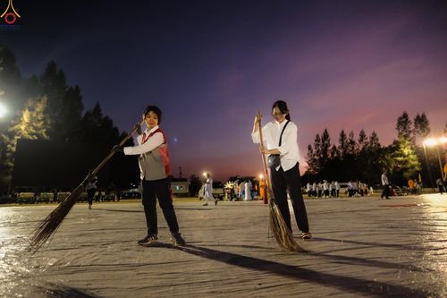 ภาพ No.301565:ภาพเบื้องหลังอาสาสมัครรวมใจ ชุดที่ 4 ในโครงการธรรมยาตรา กตัญญูบูชา มหาปูชนียาจารย์ พระมงคลเทพมุนี(สด จนฺทสโร) พระผู้ปราบมาร อนุสรณ์สถาน 7 แห่ง ปีที่ 14