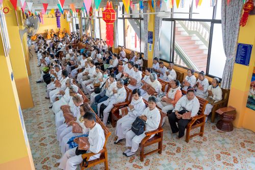 ภาพ No.291211:วันที่ 9 มกราคม พ.ศ. 2569 พิธีทอดผ้าป่าทำนุบำรุงศาสนสถาน ณ วัดนาราภิรมย์ อ.บางเลน จ.นครปฐม ในโครงการธรรมยาตรา กตัญญูบูชา มหาปูชนียาจารย์ พระมงคลเทพมุนี(สด จนฺทสโร) พระผู้ปราบมาร อนุสรณ์สถาน 7 แห่ง ปีที่ 14