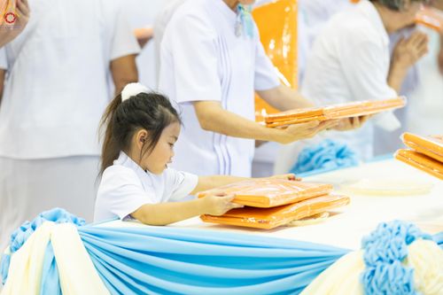 ภาพ No.318556:วันอาทิตย์ต้นเดือนที่ 5 เมษายน พ.ศ.2569 พิธีทอดผ้าป่าสมทบมหาสังฆทาน 40,000 กว่าวัดทั่วประเทศ ณ สภาธรรมกายสากล วัดพระธรรมกาย