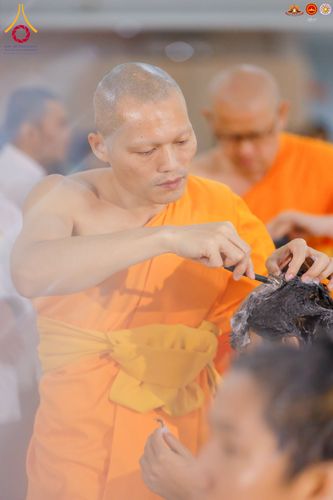 ภาพ No.284483:วันพุธที่ 17  ธันวาคม พ.ศ.2568  พิธีปลงผมนาคธรรมทายาท  โครงการบรรพชาสามเณรและบวชอุบาสิกาแก้ว  ณ วิทยาลัยศรีวิจายา (Sekolah Tinggi Agama Buddha Negeri Sriwijaya) เมืองตังเกอรัง จังหวัดบันเตน ประเทศอินโดนีเซีย