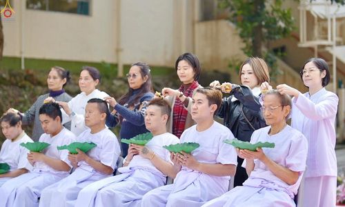 ภาพ No.280807:วันที่ 27 ธันวาคม พ.ศ. 2568  พิธีปลงผมนาคธรรมทายาท โครงการอุปสมบทหมู่บูชาธรรม 81 ปี หลวงพ่อธัมมชโย  ณ สมาคมพุทธ เขตตงช้ง ฮ่องกง