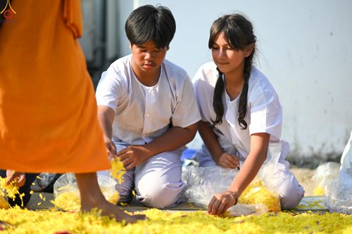 ภาพ No.295077:วันที่ 14 มกราคม พ.ศ. 2569 พิธีต้อนรับพระธรรมยาตรา อนุสรณ์สถานลำดับที่ 4  สถานที่เกิดด้วยกายธรรม ณ วัดโบสถ์บน ต.บางคูเวียง จ.นนทบุรี ในโครงการธรรมยาตรา กตัญญูบูชา มหาปูชนียาจารย์ พระมงคลเทพมุนี(สด จนฺทสโร) พระผู้ปราบมาร อนุสรณ์สถาน 7 แห่ง ปีที่ 14