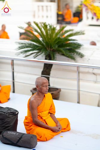 ภาพ No.297294:วันที่ 15 มกราคม พ.ศ.2569 พระธรรมยาตราปฏิบัติธรรมและถ่ายภาพหมู่ประวัติศาสตร์ อนุสรณ์สถานลำดับที่ 4 สถานที่เกิดด้วยกายธรรม  ณ วัดโบสถ์บน ต.บางคูเวียง จ.นนทบุรี ในโครงการธรรมยาตรา กตัญญูบูชา มหาปูชนียาจารย์ พระมงคลเทพมุนี(สด จนฺทสโร) พระผู้ปราบมาร อนุสรณ์ส