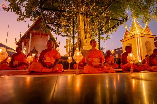 ภาพ No.294105:วันที่ 13 มกราคม พ.ศ. 2569 พิธีจุดประทีปถวายเป็นพุทธบูชา และบูชาธรรมมหาปูชนียาจารย์  (ภาพชุดที่ 2) ณ วัดสองพี่น้อง ต.ต้นตาล อ.สองพี่น้อง จ.สุพรรณบุรี ในโครงการธรรมยาตรา กตัญญูบูชา มหาปูชนียาจารย์ พระมงคลเทพมุนี(สด จนฺทสโร) พระผู้ปราบมาร อนุสรณ์สถาน 7 แห่