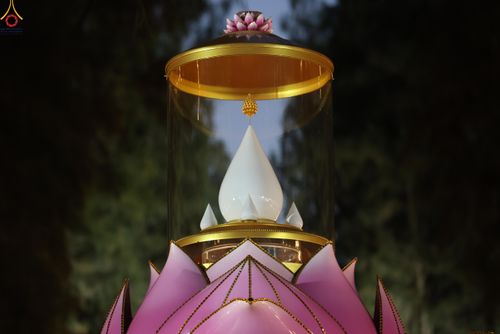 ภาพ No.289164:วันที่ 7 มกราคม พ.ศ. 2569 พิธีตักบาตรพระธรรมยาตรา ณ อนุสรณ์สถานลำดับที่ 1 สถานที่เกิดด้วยรูปกายเนื้อ อนุสรณ์สถานมหาวิหารพระมงคลเทพมุนี (โลตัสแลนด์) อ.สองพี่น้อง จ.สุพรรณบุรี ในโครงการธรรมยาตรา กตัญญูบูชา มหาปูชนียาจารย์ พระมงคลเทพมุนี(สด จนฺทสโร) พระผู้ป