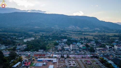 ภาพ No.187203:พิธีตักบาตรพระ ๕๐๐ รูป "สร้างบุญใหญ่ ส่งท้ายปีเก่า ต้อนรับปีใหม่ ๒๕๖๘" วันเสาร์ที่ ๒๘ ธันวาคม พ.ศ. ๒๕๖๗ ณ ถนนหน้าที่ว่าการอำเภอภูเรือ จังหวัดเลย