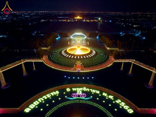 ภาพ No.266352:วันพุธที่ 5 พฤศจิกายน พ.ศ. 2568 (วันพระ ขึ้น 15 ค่ำ เดือน 12) พิธีลอยกระทงธรรม  ณ สระมหาเศรษฐีทะเลบุญ มหาวิหารพระมงคลเทพมุนี วัดพระธรรมกาย จ.ปทุมธานี