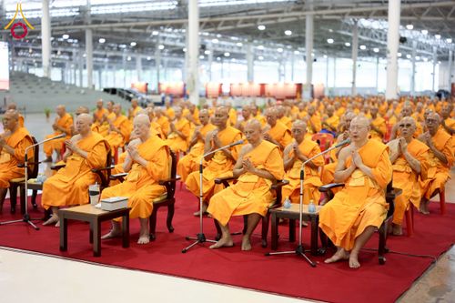 ภาพ No.258182:วันอาทิตย์ที่ 5 ตุลาคม พ.ศ. 2568 พิธีบูชาข้าวพระ ณ สภาธรรมกายสากล วัดพระธรรมกาย